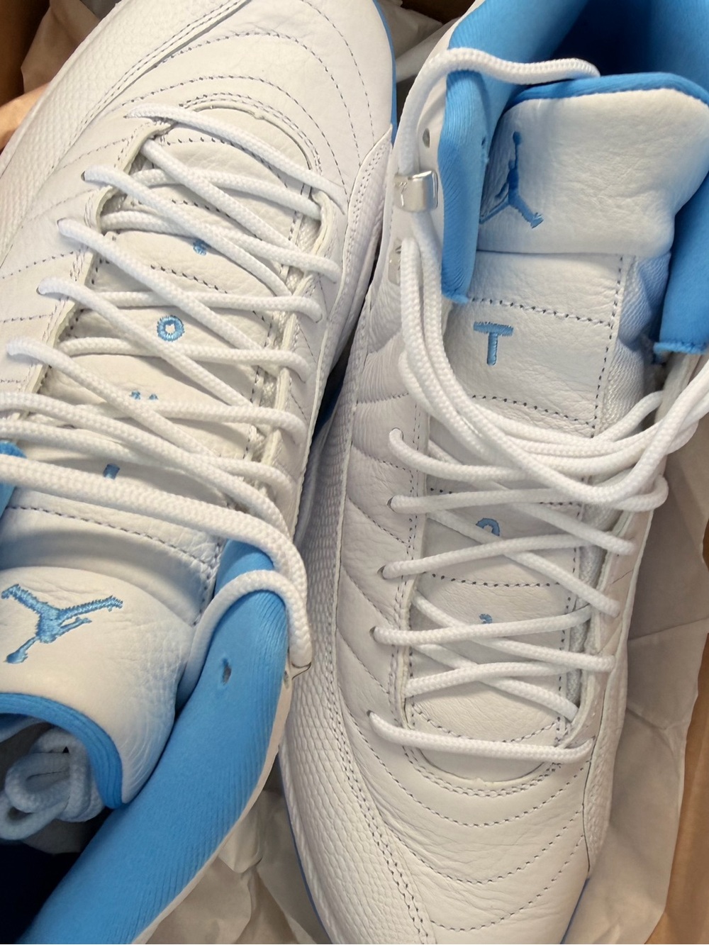 Jordan Mens White/Blue Retro Basketball Shoes